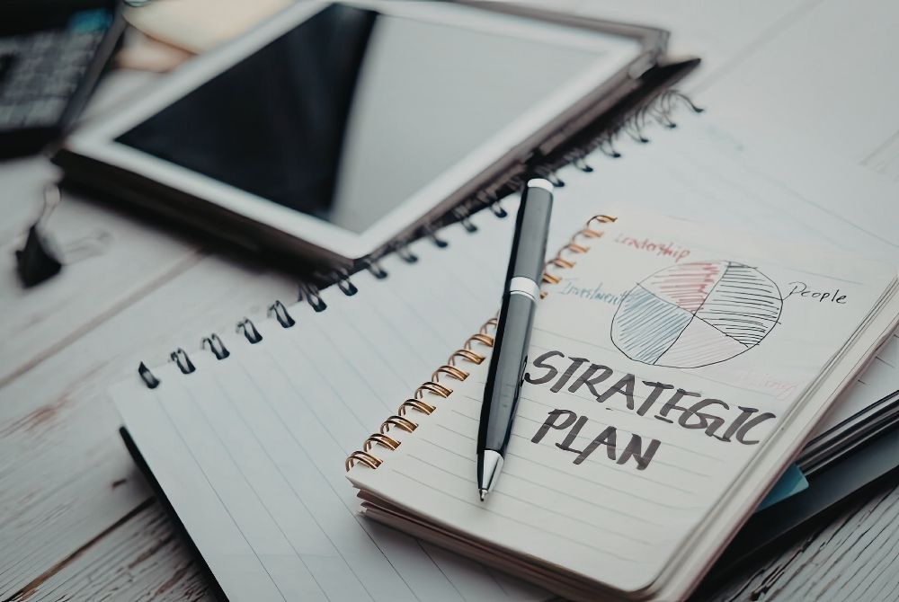 Bild für Business Fundament: Tablet und Schreibblock